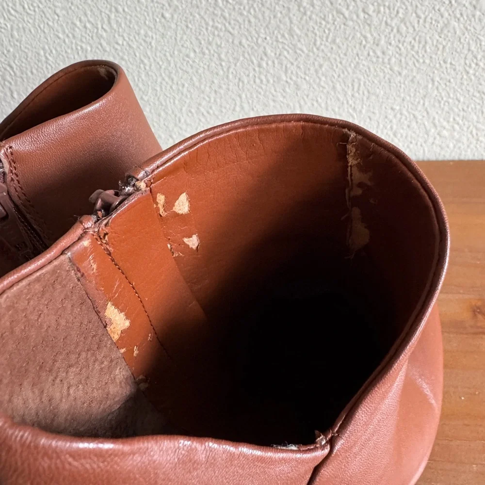 Antonio Melani Sofie Cognac Leather V-Cut Ankle Boots Block Gold Heel Bootie 7M